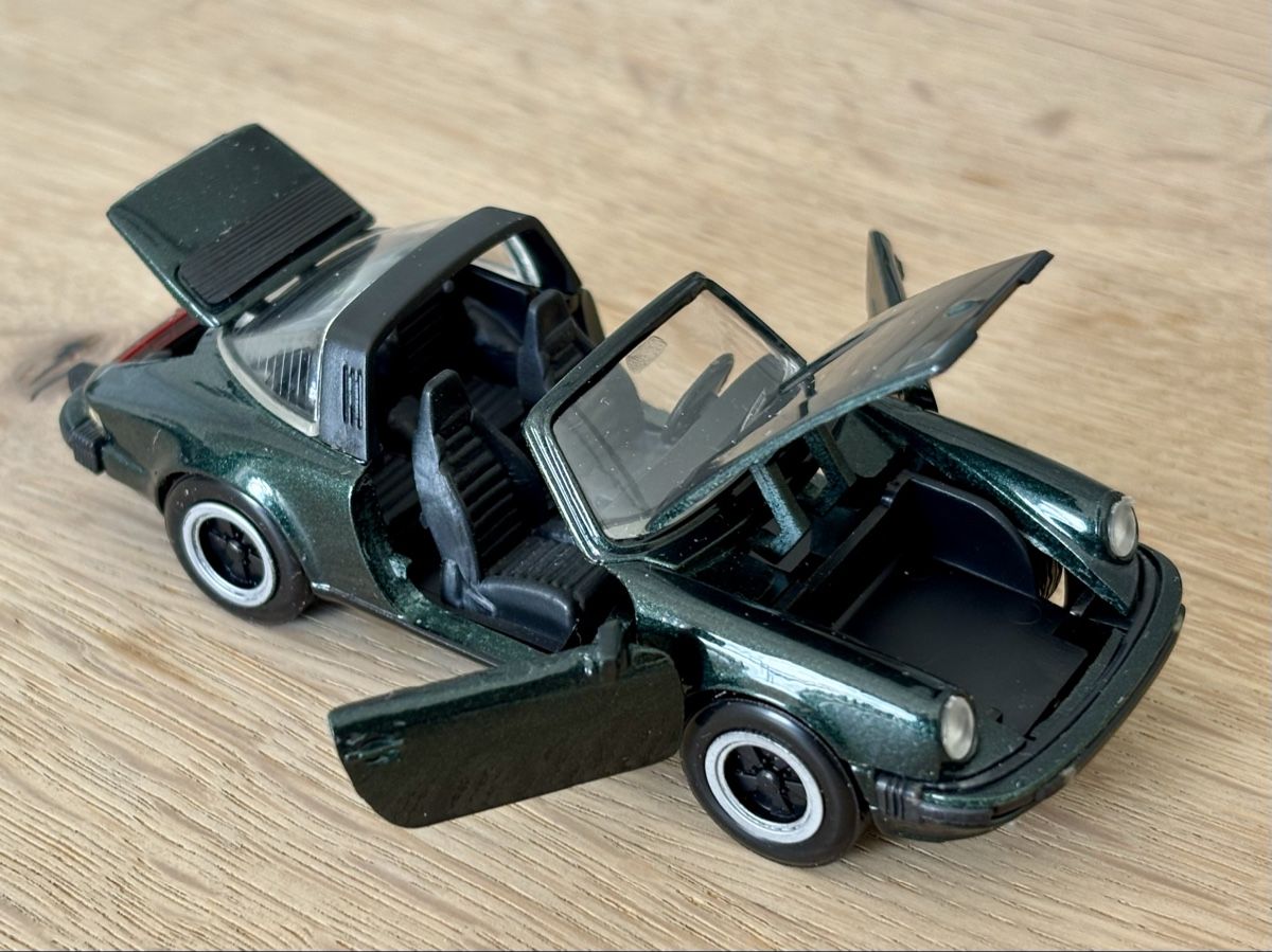 Porsche Modellini d'auto: 1 Porsche 911 Targa**1:43**NZG** – Usato da Volketswil venduto da Car6 6