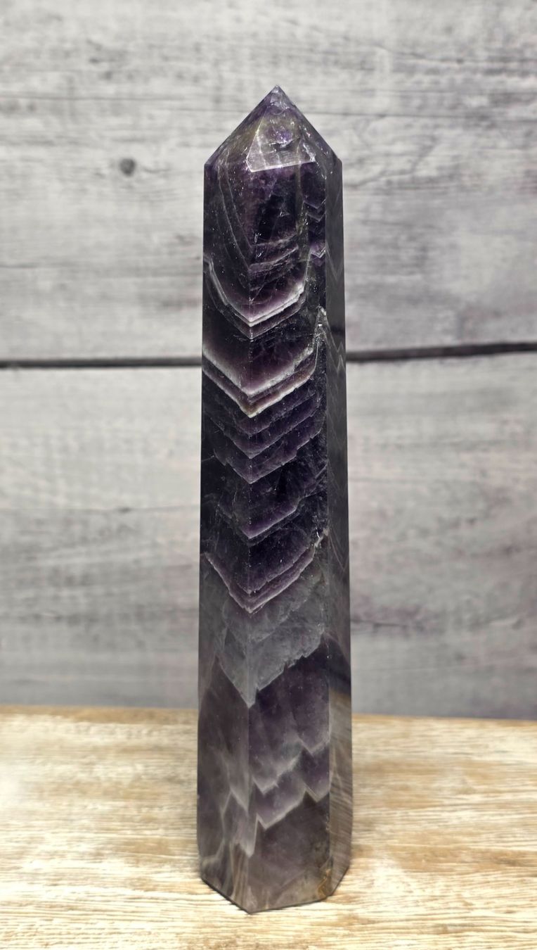 Mineralien & Heilsteine: Chevron Amethyst Obelisk A 322g – Neu und originalverpackt aus Matzingen von Shay_Crystalz