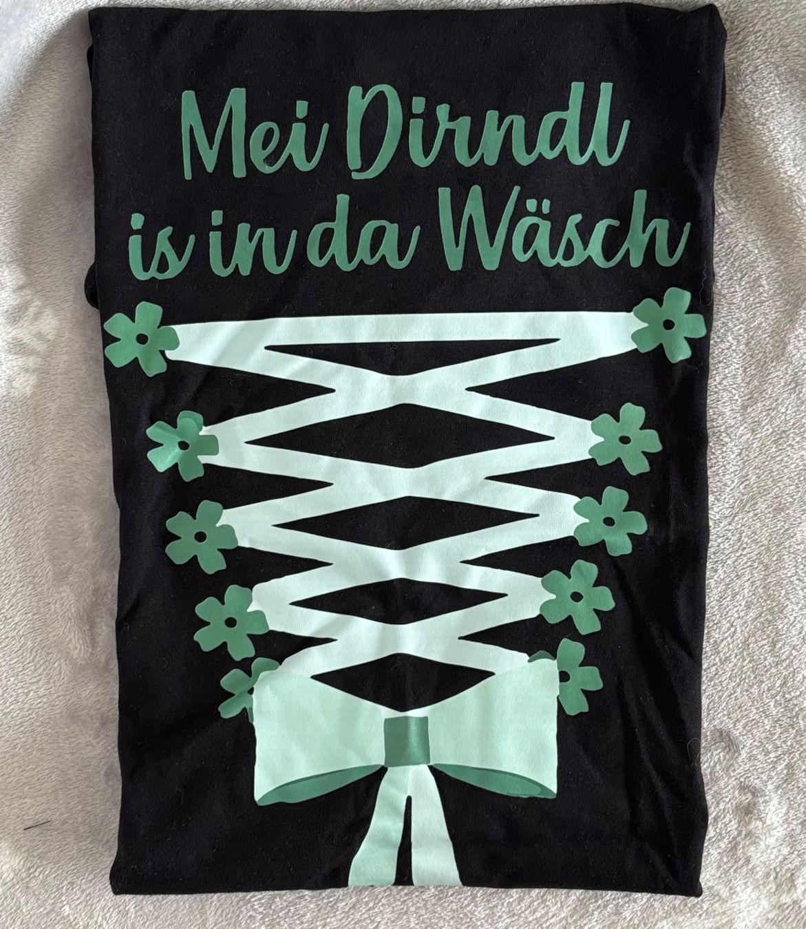 T-shirt: Dirndl T-Shirt "in da Wäsch", Grösse M – Nuovo e nell'imballaggio originale da Oberegg venduto da MR-shop
