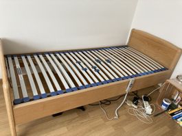 Bett mit elektrischem Lattenrost