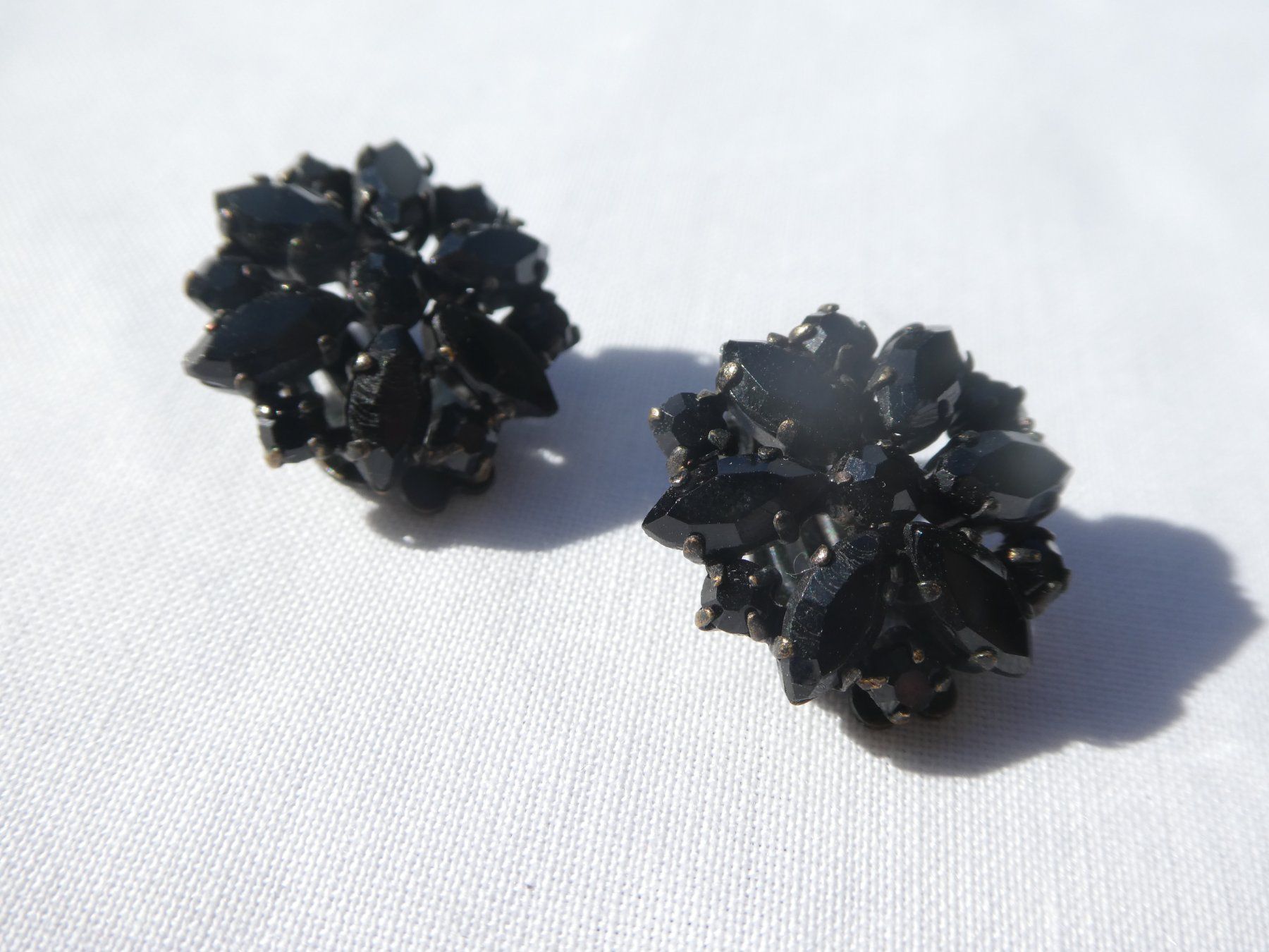 Ohrringe & -stecker: Ohrclips mit schwarzem Glas, Modeschmuck – Gebraucht aus Gattikon von kaandooh 1