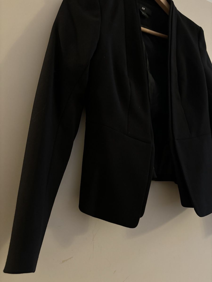H&M Bolero: Blazer court noir H&M – Nuovo (secondo la descrizione) da Chêne-Bougeries venduto da sor_9rzp 5