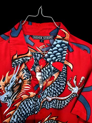 Quiksilver Camicie: Silver Stripe Rot Drachenprint Button-Down Hemd - Größe S – Usato da Zug venduto da vinokilo 3