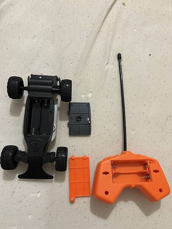 RC Kits de montage: Voiture télécommandée hot weels  – Neuf avec emballage d'origine à Lausanne par ahm_9l9k 2