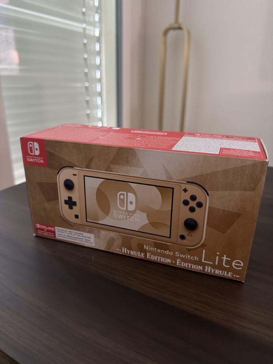 Nintendo Console: Nintendo Switch Lite Hyrule Edition gold new – Nuovo (secondo la descrizione) da Zug venduto da fre_w72x