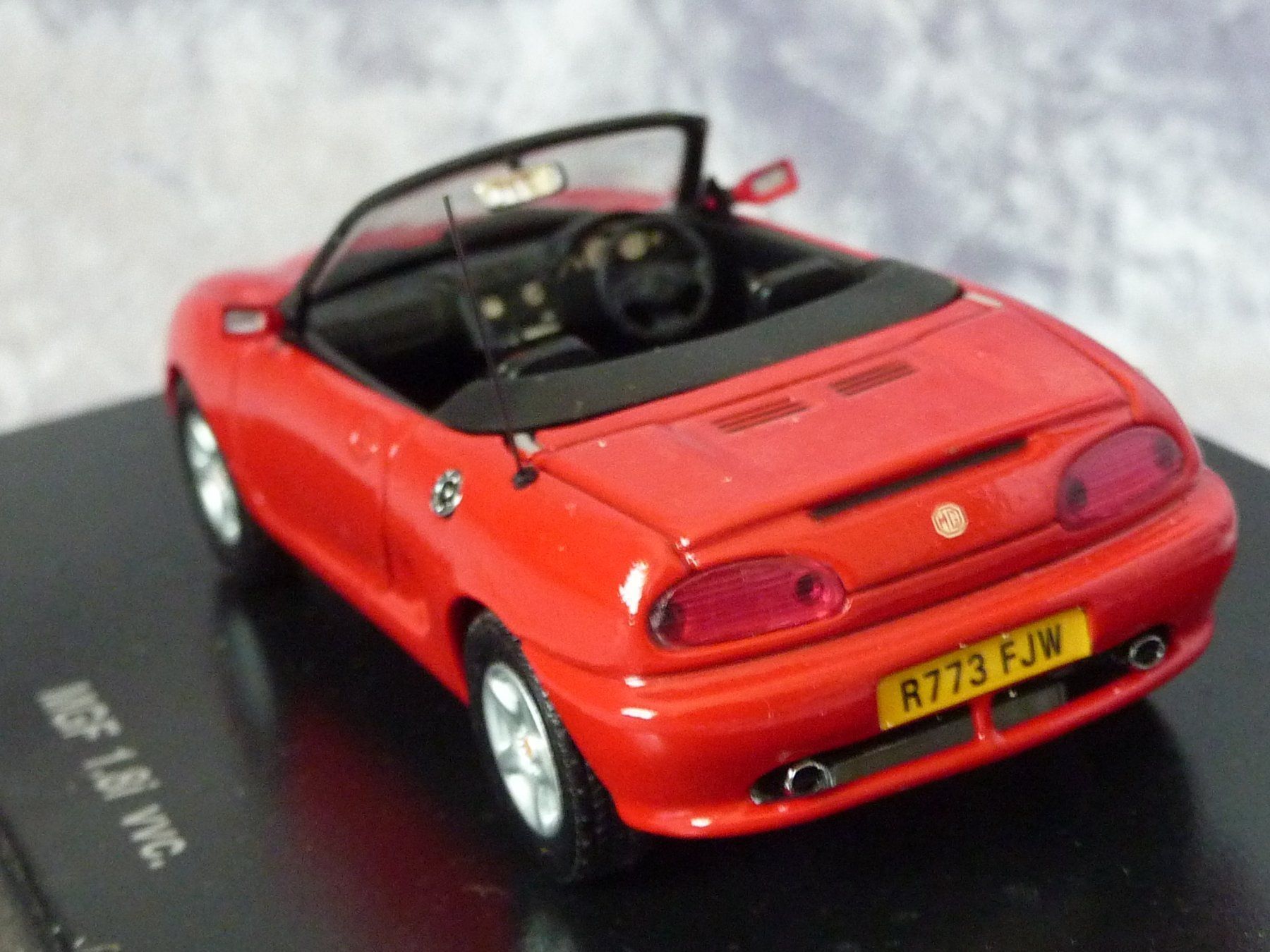 MG Modellini d'auto: MGF 1:8i rot  1:43 – Nuovo e nell'imballaggio originale da Dürrenäsch venduto da modellautos4you 3