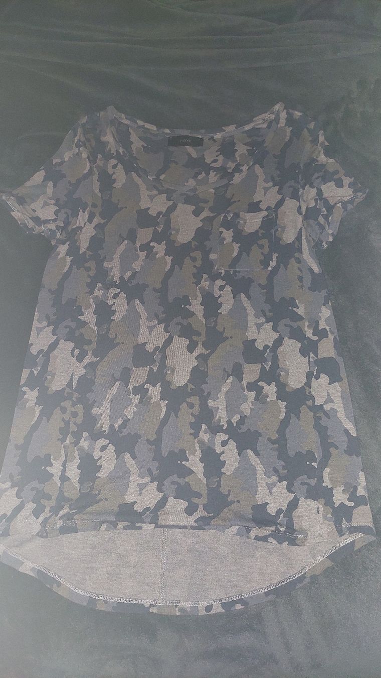 T-shirt: Next Shirt Gr. 40/12, Camouflage Muster – Usato da Zürich venduto da Romstyle