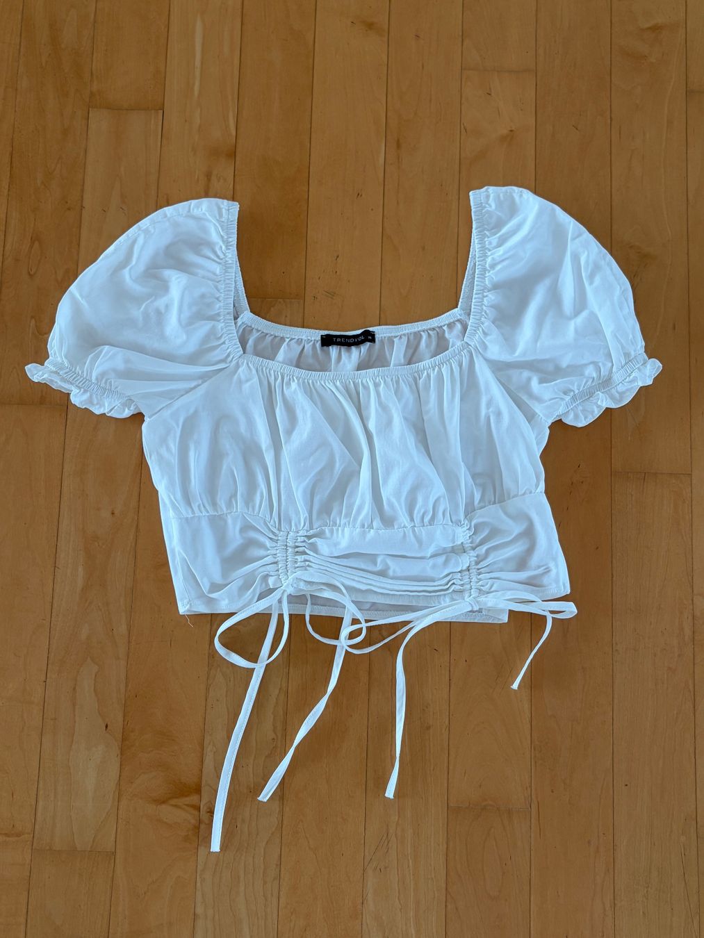 Tops: Weisses Sommertop Trendyol – Gebraucht aus Urdorf von roses202