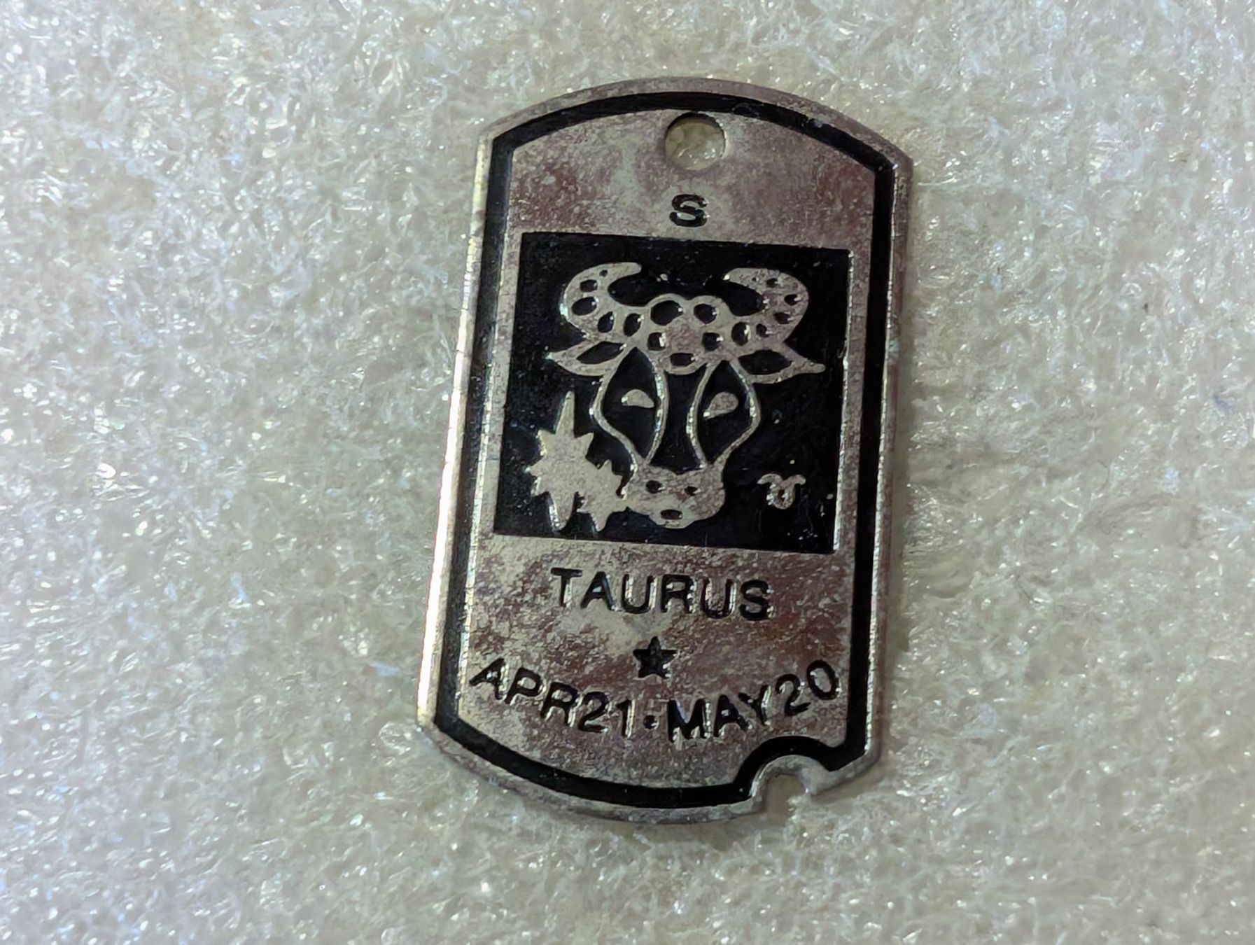Placchette & Badge: Ansteckpin 172: Taurus – Usato da Oppligen venduto da Pin-Fall-Shop