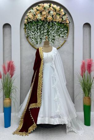 Chinon-Seidenanzug mit Doppel-Dupatta