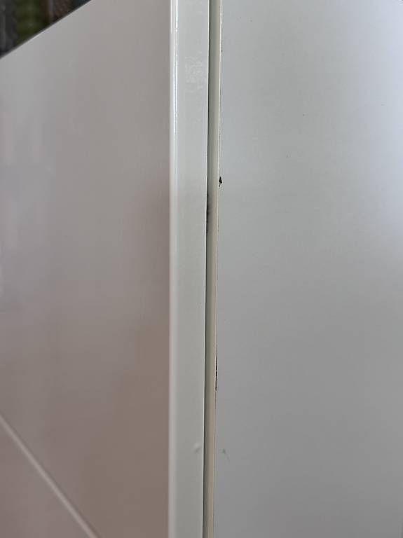 Cassettiere: Kommode/Vitrine weiss & Holzoptik mit Glasfach – Usato da Neunkirch venduto da VivienneA 4