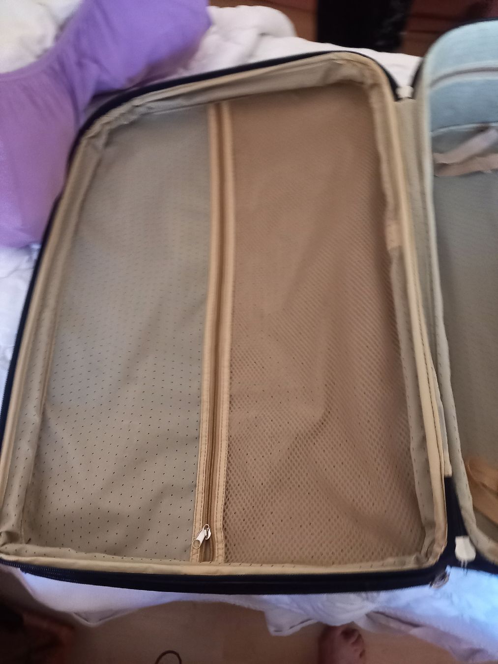 Valises de voyage: Rollkoffer – D'occasion à NIEDERBUCHSITEN par jut_lpv5 1