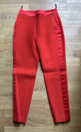 Hose Machka rot Grösse 38 neuwertig