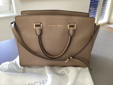 Sac Michael Kors Selma couleur taupe
