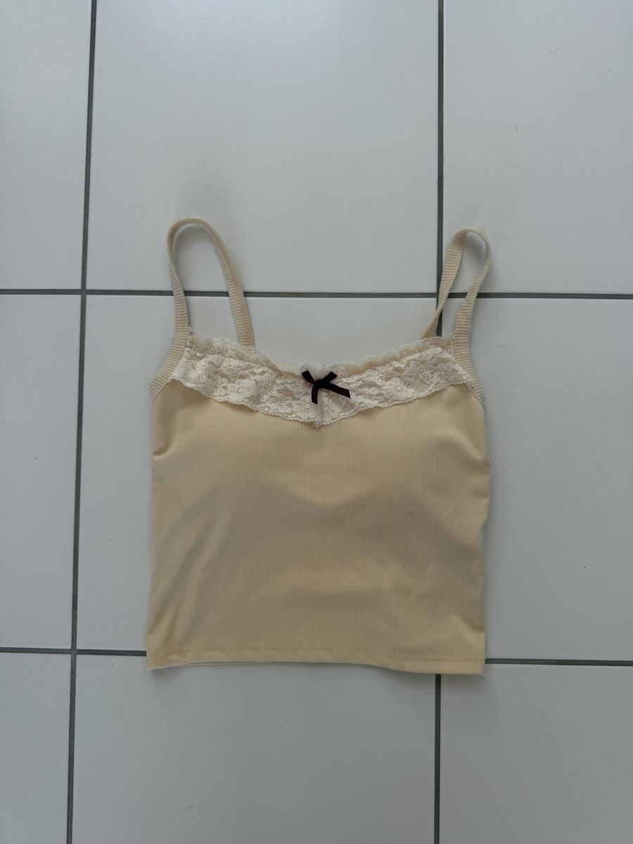Brandy Melville Top: Brandy Melville Top – Usato da Schmerikon venduto da 80zz08