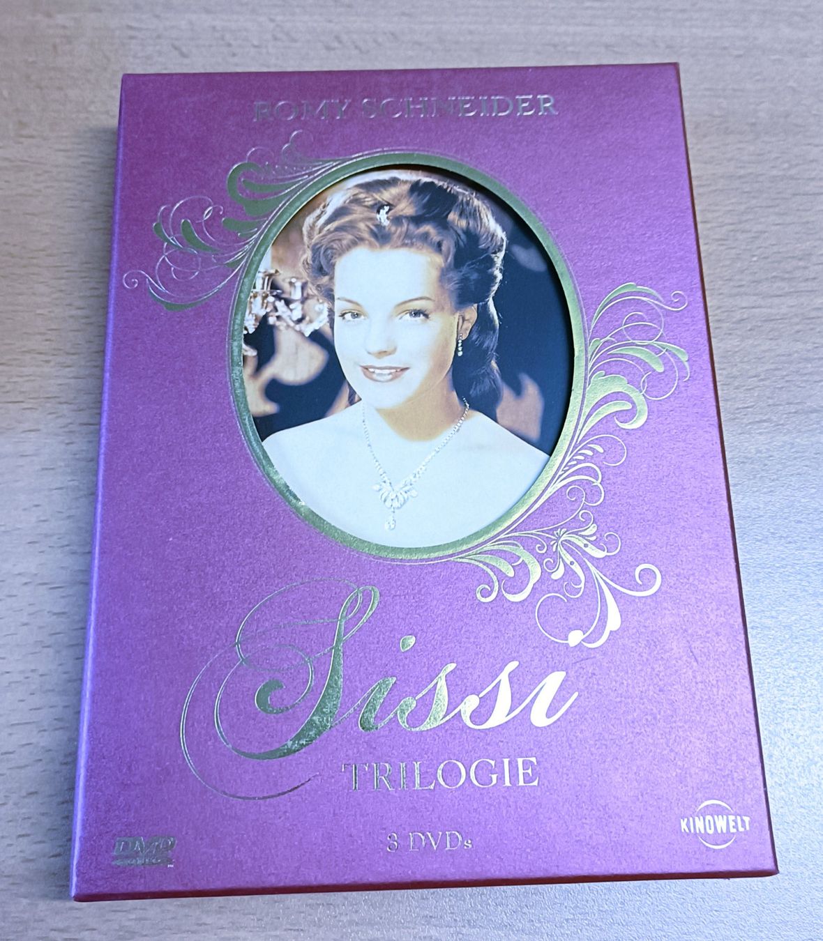 Tutti i DVDs: 3DVD BOX - SISSI TRILOGIE - ROMY SCHNEIDER inkl. Postkarten – Nuovo (secondo la descrizione) da Köniz venduto da Movieportal007