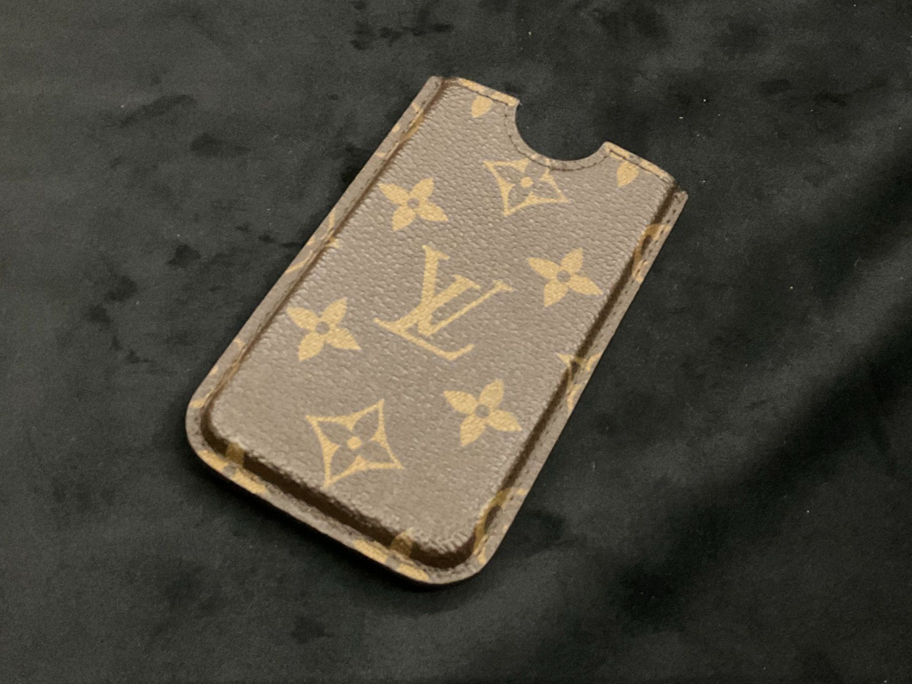 Louis Vuitton Altro in  Abbigliamento & Accessori: Handyhülle Louis Vuitton – Usato da Bettwiesen venduto da wicking27