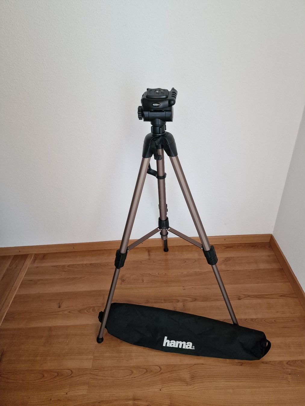 Treppiedi & Teste: Hama Star 63 Stativ – Usato da Vevey venduto da dreetje9 2