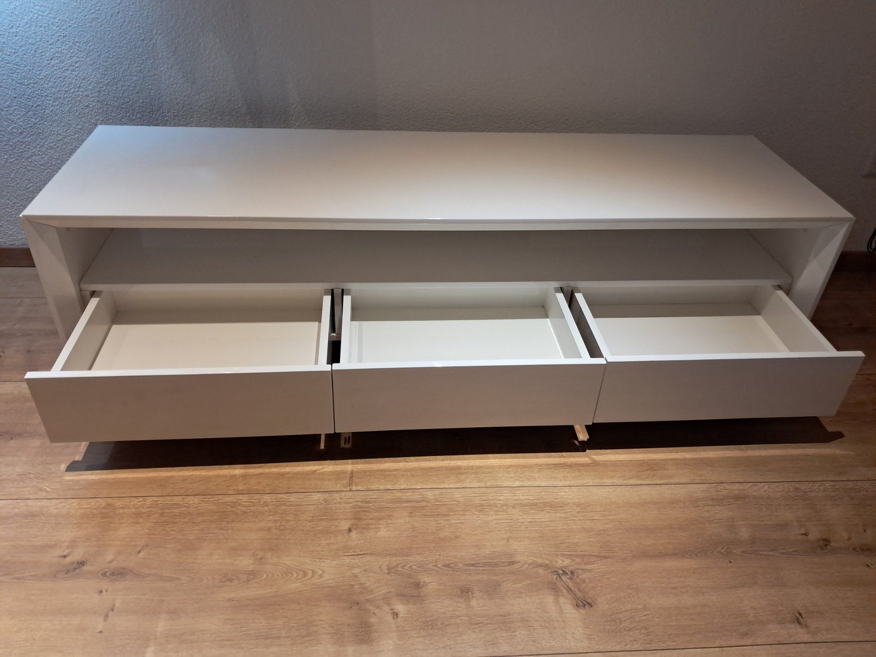Mobili TV: TV-Möbel (Sideboard) in Farbe weiss hochglanz – Usato da Unteriberg venduto da elala84 1