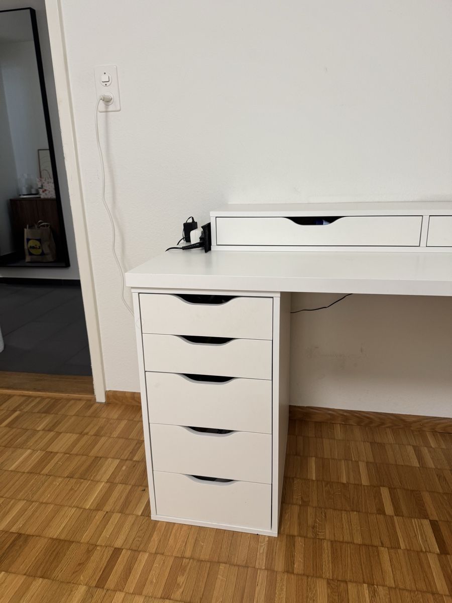 Ikea Tavoli da trucco: Schminktisch mit Schublade – Usato da Binningen venduto da Maydin1 2