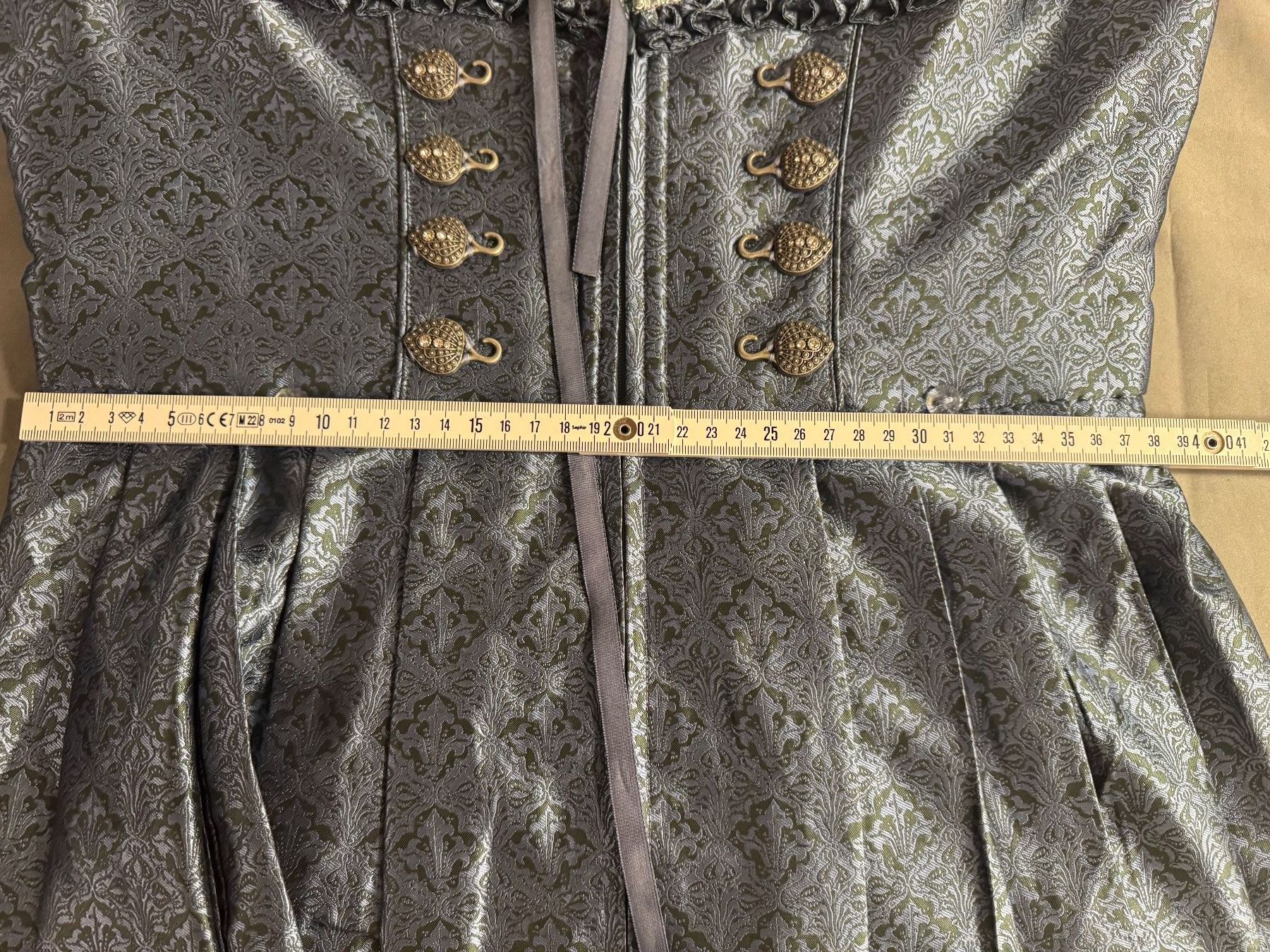 Vestiti: Dirndl mit Länge 60cm / Grösse 40 / UVP 210.- – Usato da Zäziwil venduto da blackpearl 2