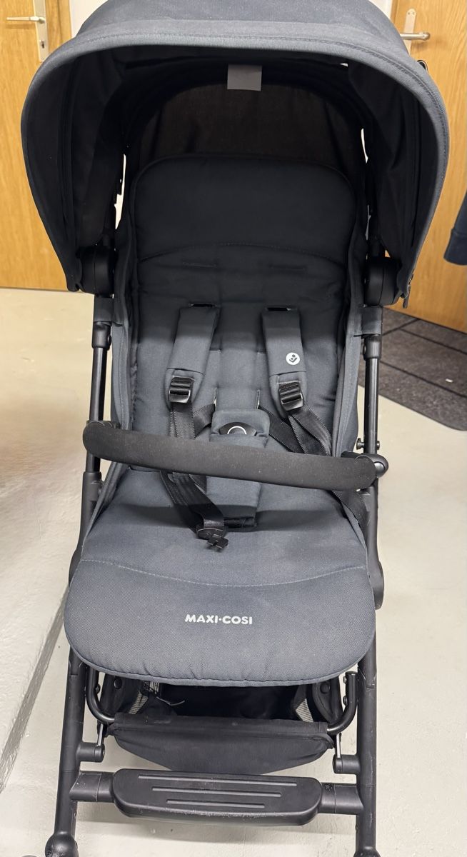Maxi-Cosi Poussette: MAXI-COSI Buggy Lara2 Graphite – D'occasion à Dänikon ZH par Zimtsternli87 1