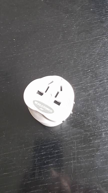 Unità & Adattatore: World Travel Adapter – Usato da Zürich venduto da Tornadorey