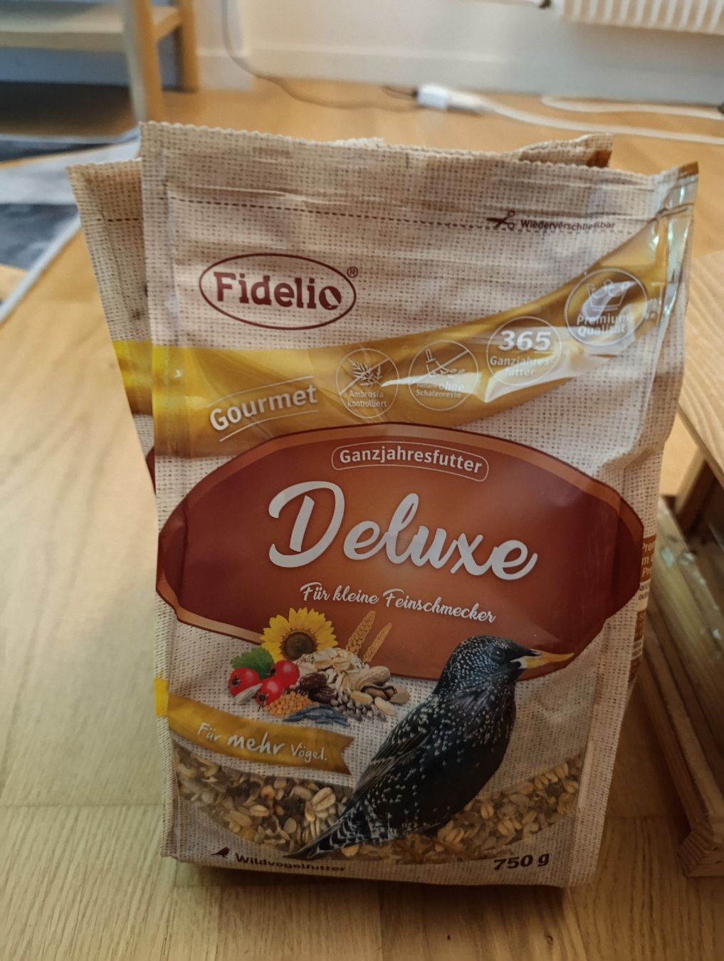 Petites maisons à oiseaux: Vogelhäuschen - Gebraucht mit 2x Deluxe Futter – D'occasion à Gümligen par sim_q6ss 1