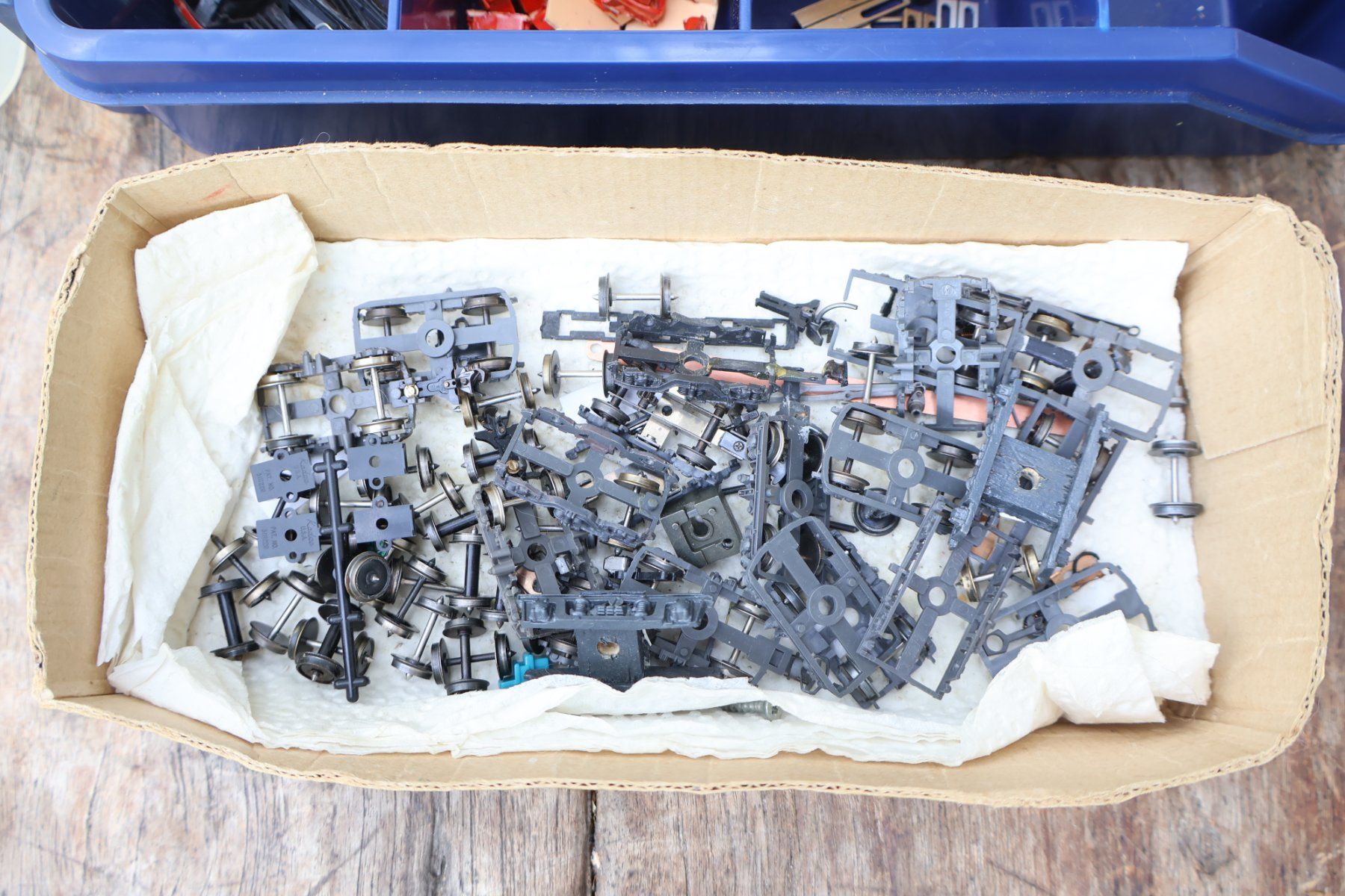 Bemo Modellini di ferrovie: Bemo - Viele Ersatzteile + Box H0m – Usato da Winterthur venduto da Monstera 4