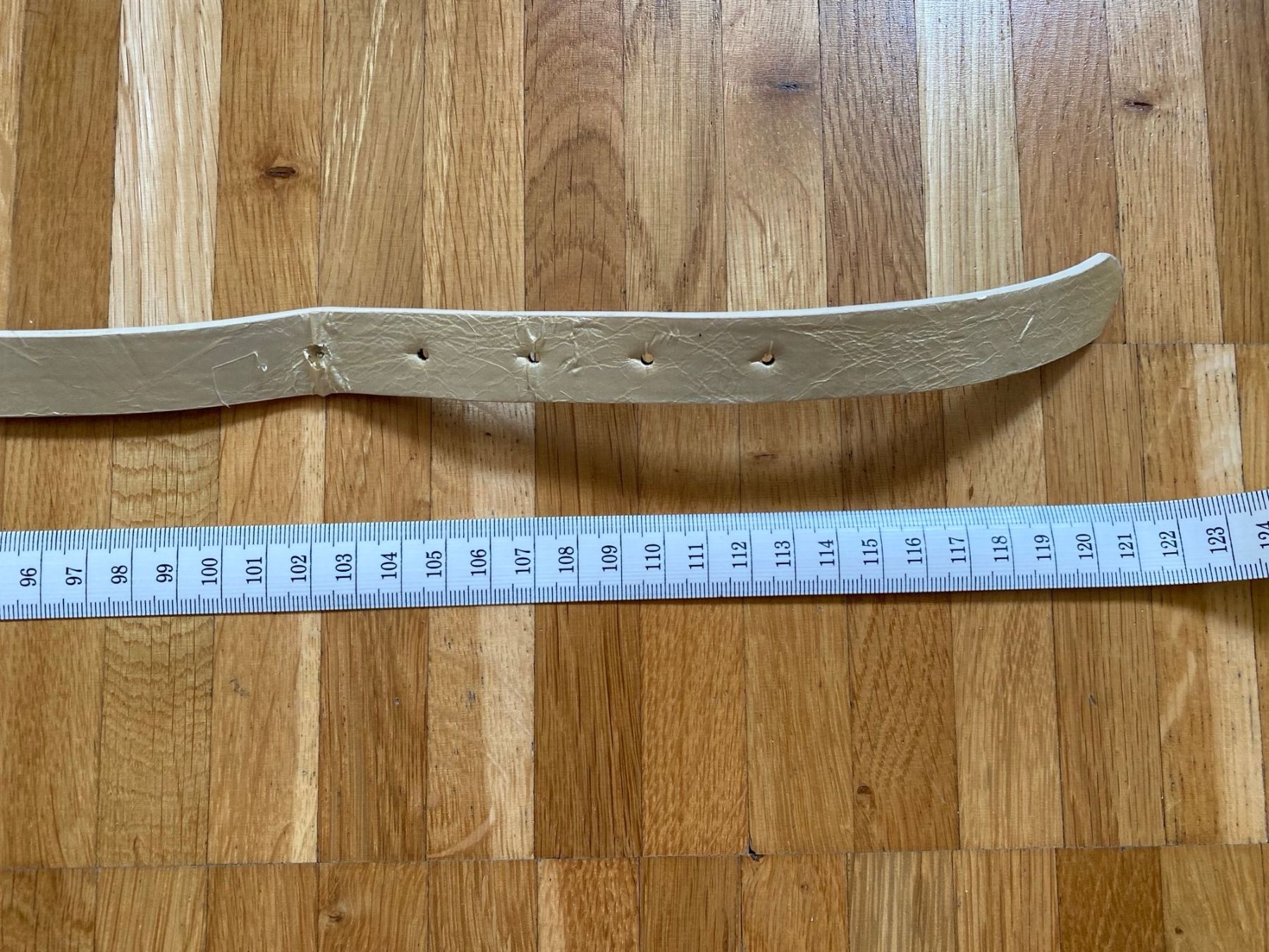 Gürtel: Gürtel Damen helles gold, Länge 110cm, Breite 2 cm – Gebraucht aus Kastanienbaum von Muenchnerkindl1 1