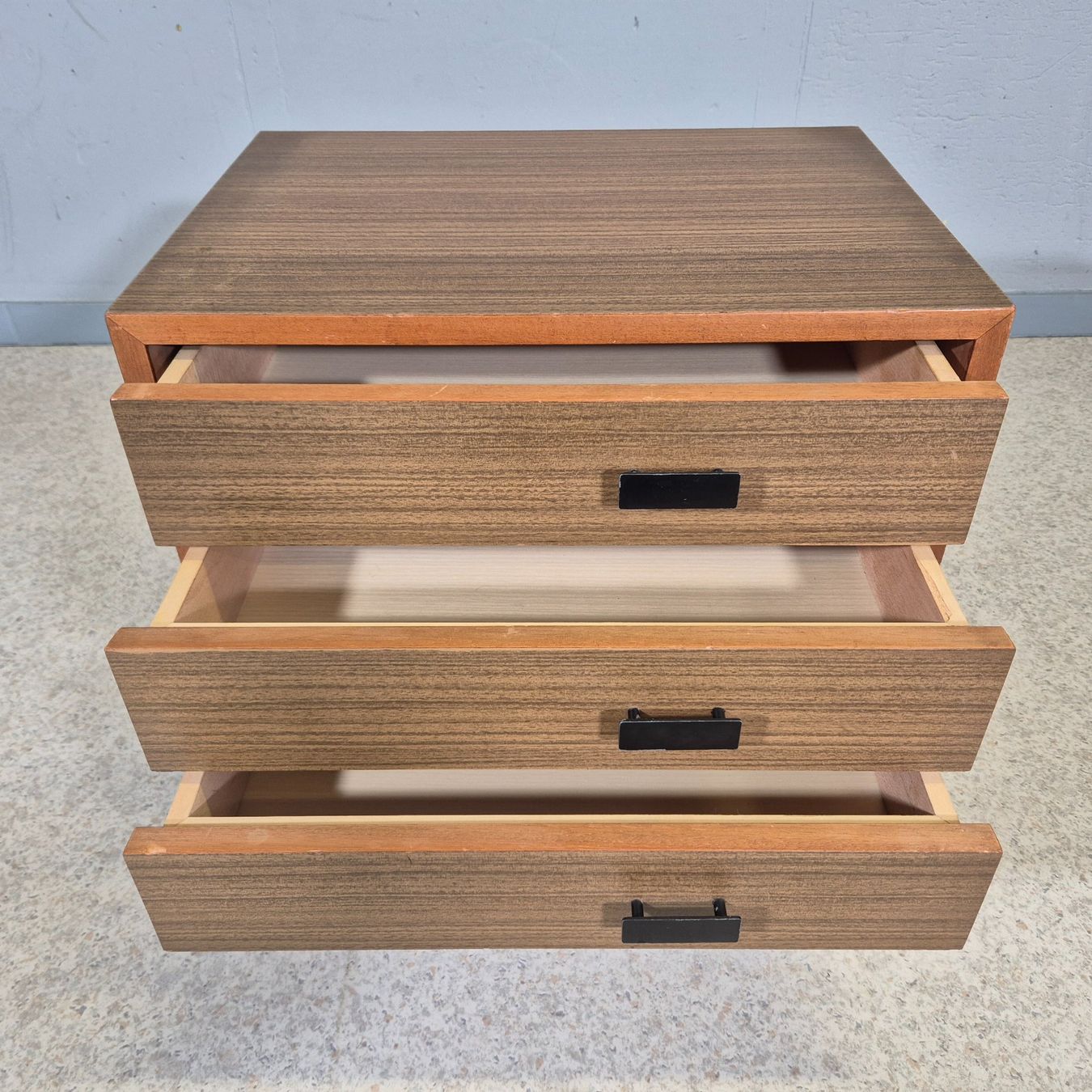 Cassettiere: 1970 Nachttisch Bedside Table Kommode Schubladenkommode – Usato da Nottwil venduto da Wondewa-Shop 5