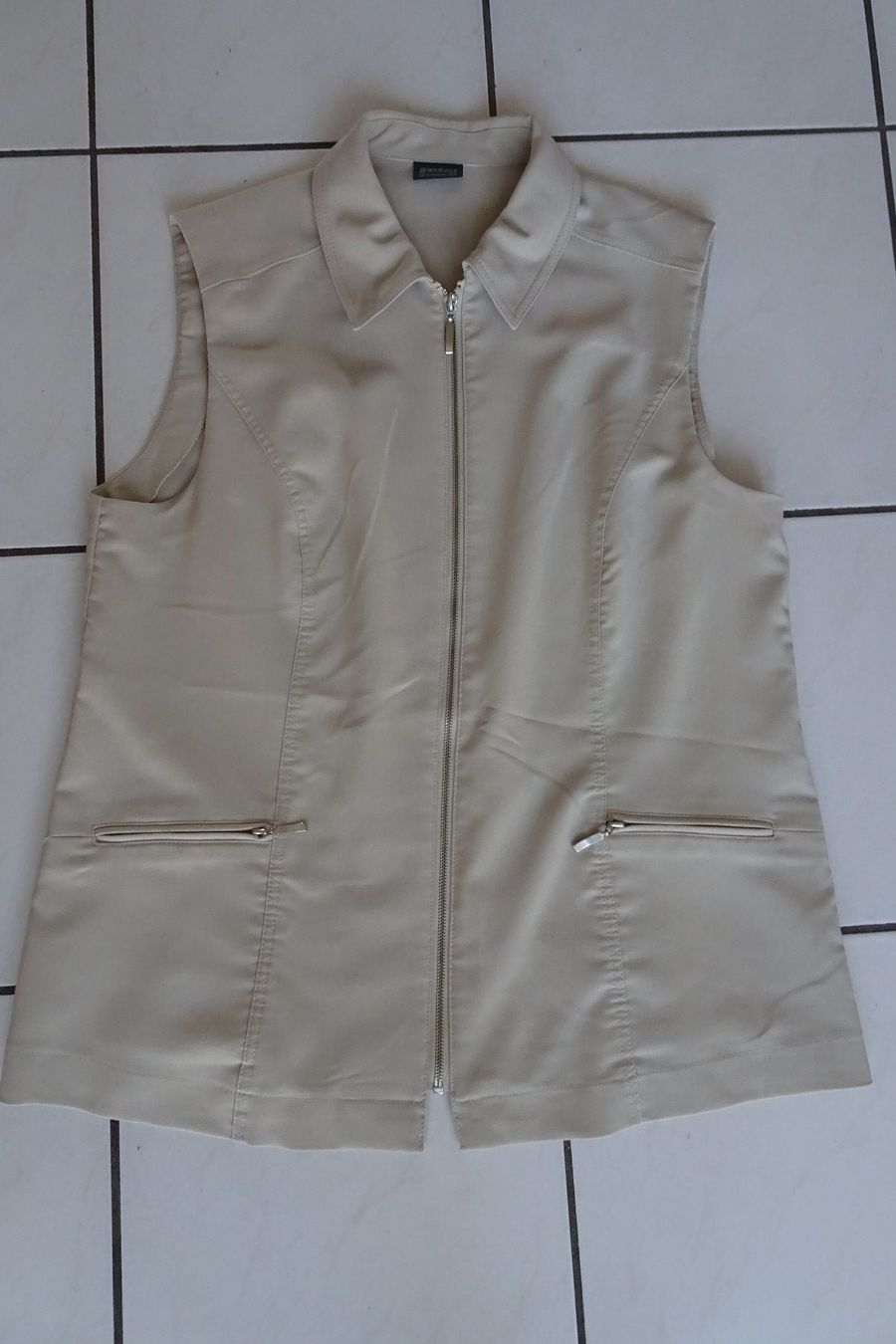 Gilet & Giacche senza maniche: Gilet beige Gr. 44 – Usato da Strengelbach venduto da schmetterling20
