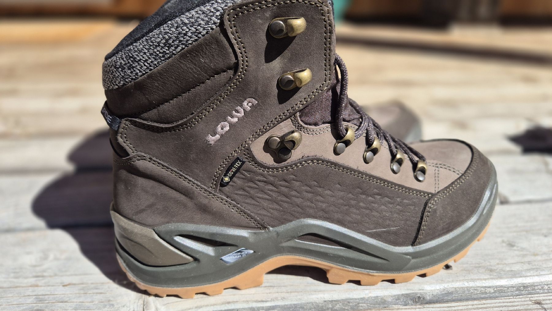 Lowa Scarpe da uomo: LOWA Wanderschuh Neu – Nuovo (secondo la descrizione) da Waltensburg/Vuorz venduto da Sit4