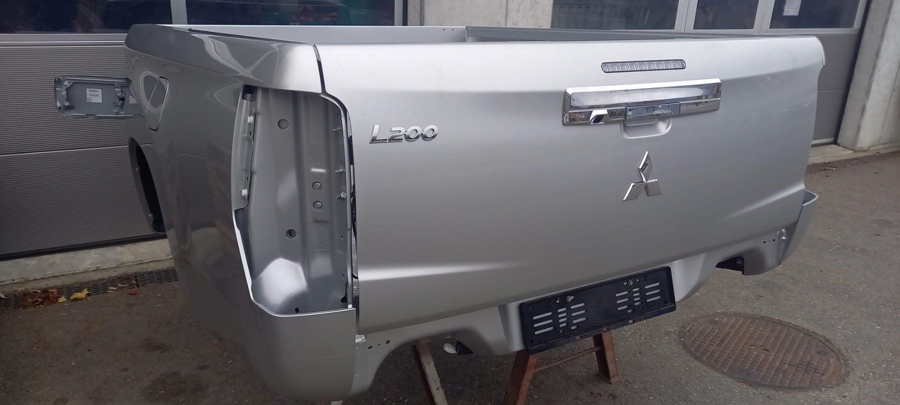 Mitsubishi Sonstiges Fahrzeugzubehör: Brücke zu Mitsubishi L200 2.2 DID – Neu und originalverpackt aus Hasliberg Reuti von chrihasli 1