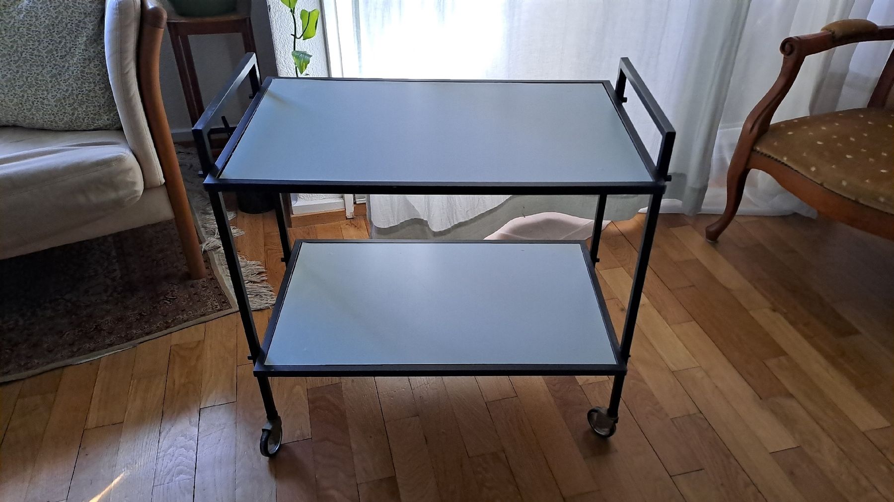 Servierwagen: Servierwagen (Mintgrün oder Fliessenmuster wendbar) – Gebraucht aus Olten von StefanW.L.
