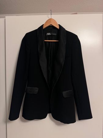 Schwarzer Blazer