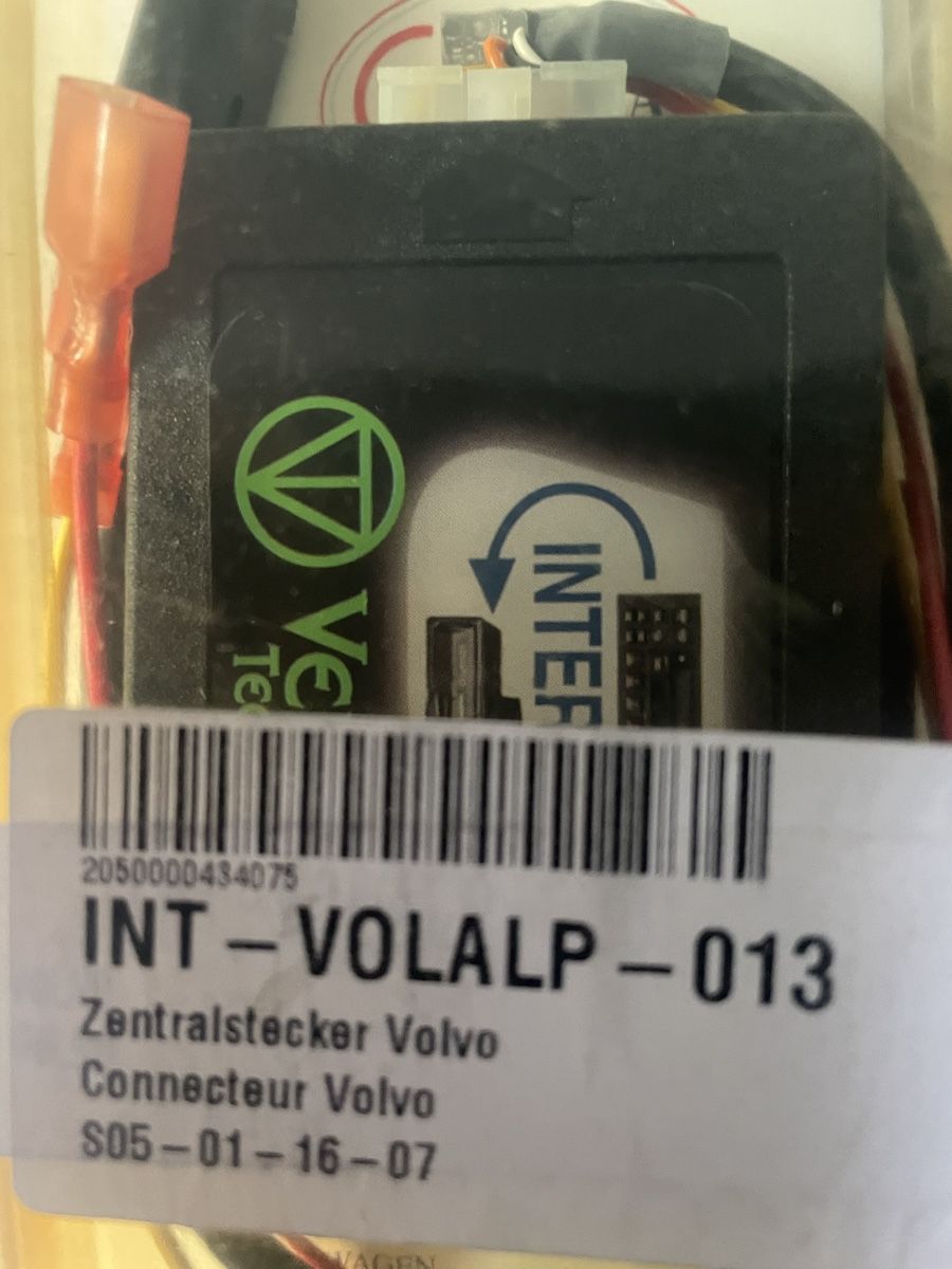 Volvo Tutti pezzi di ricambio auto: Connecteur Interface Volvo —> chargeur CD Alpine – Nuovo e nell'imballaggio originale da Denges venduto da Ricautomotive 3
