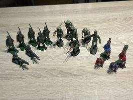 Figurines soldats anciens en plomb  et plastique Lot de 20!