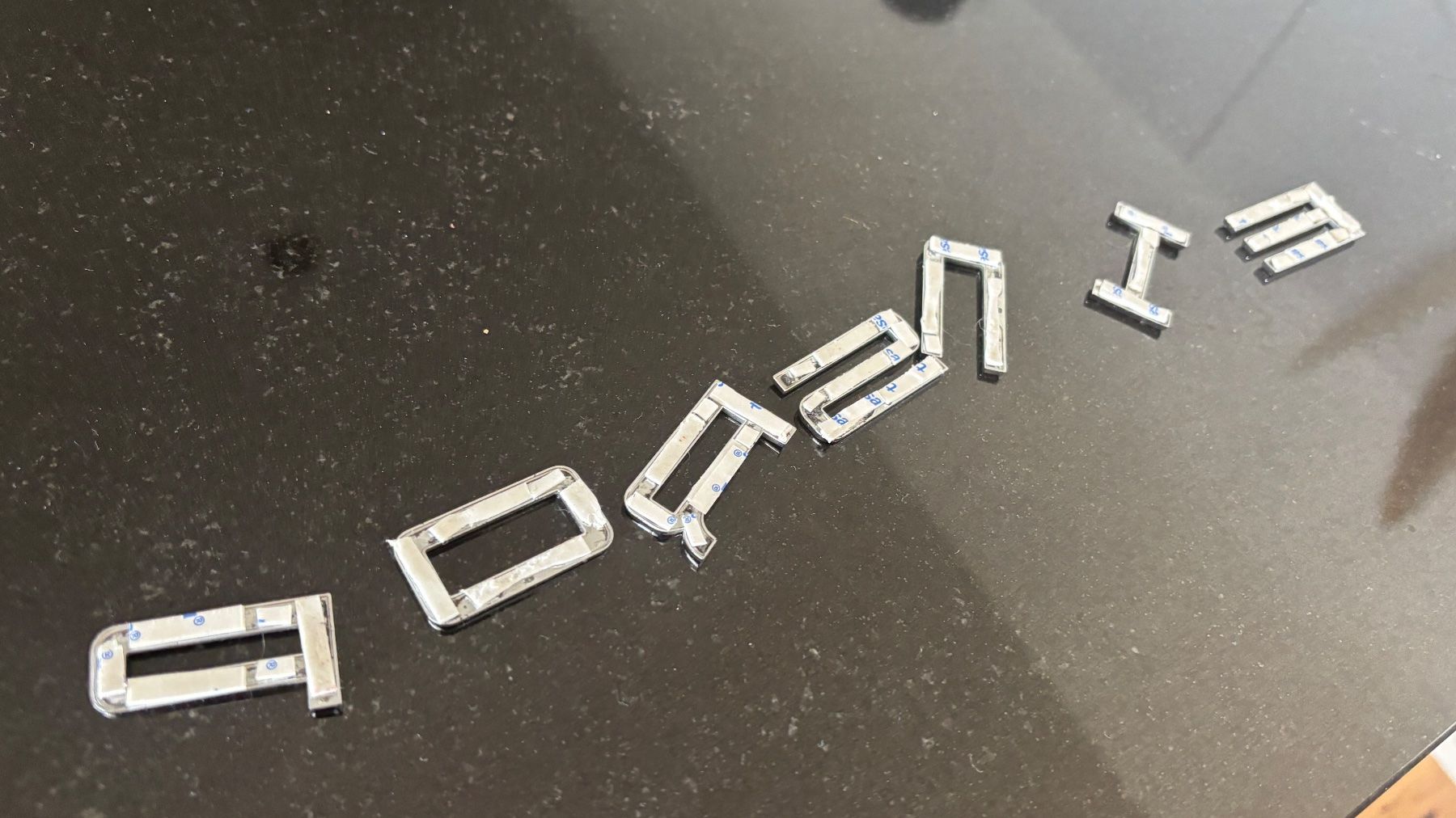 Porsche Tutti pezzi di ricambio auto: Original PORSCHE Schriftzug Emblem – Usato da Lengnau BE venduto da 4ConsultingSolutions 4