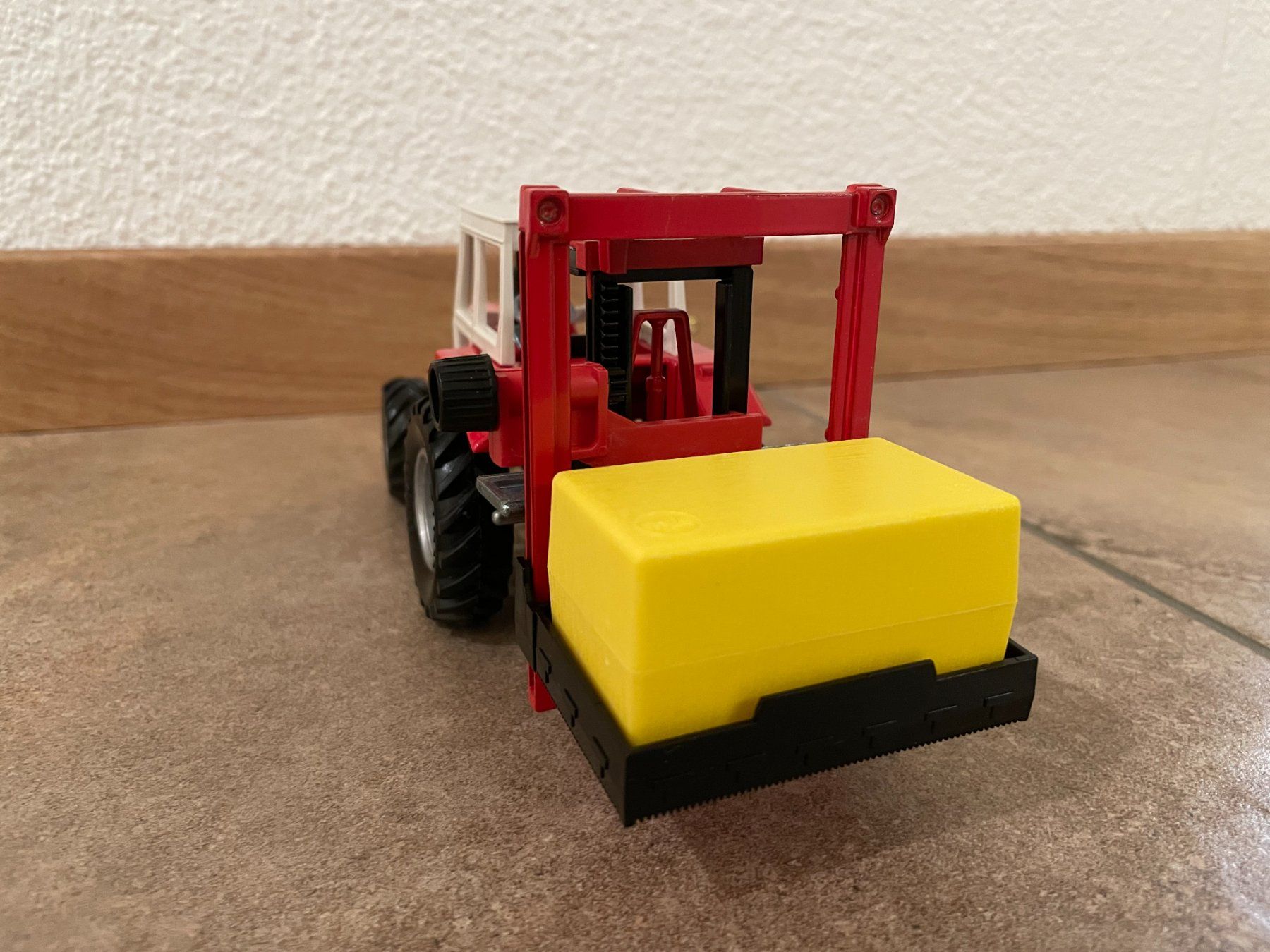 Massey Ferguson Tracteurs: SIKU Massey Ferguson 3050A mit Siloblockschneider – Neuf avec emballage d'origine à Kreuzlingen par Stefan1150 4