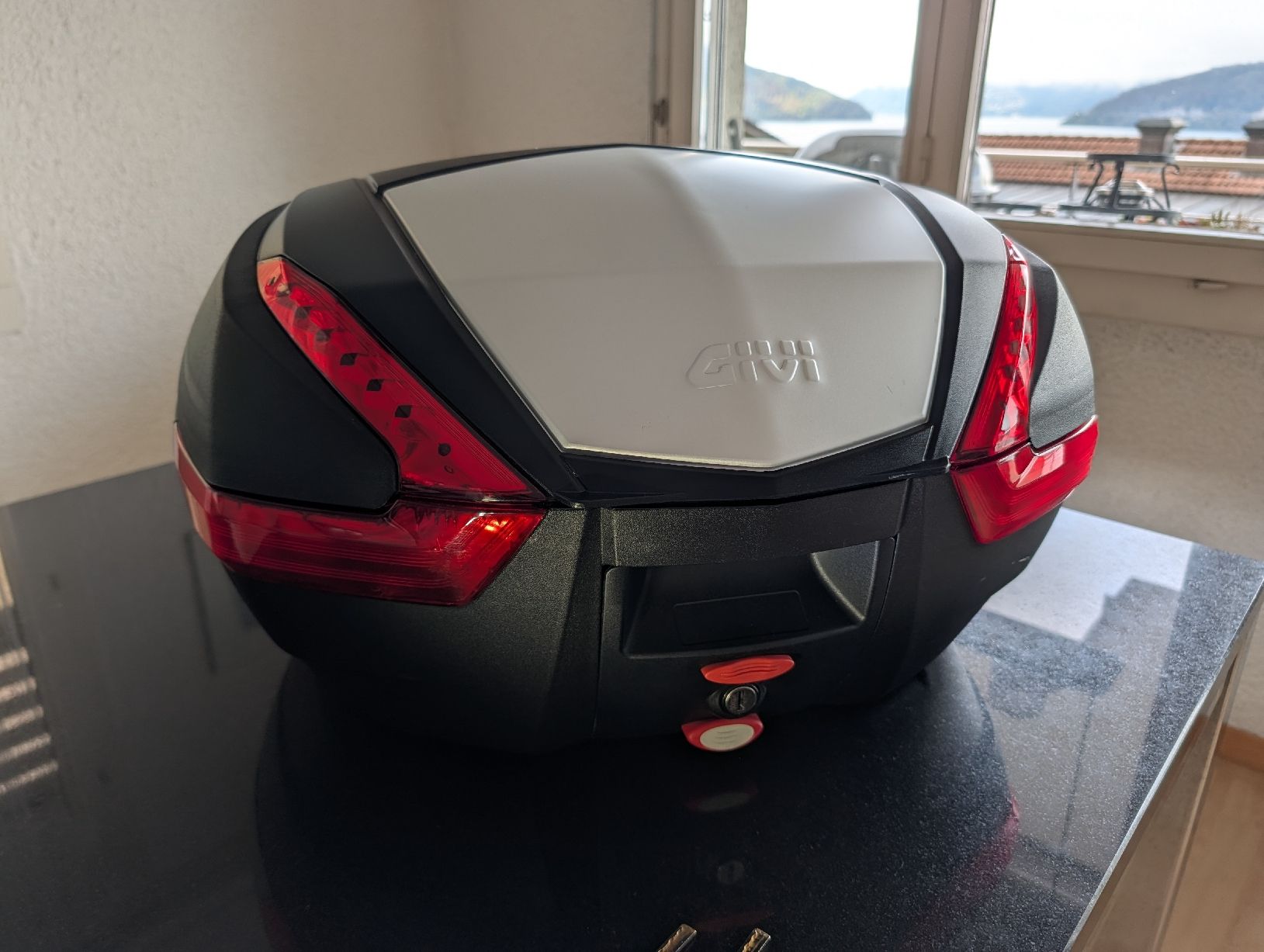 Givi Topcase: Givi Monokey System V47 – Usato da Dallenwil venduto da Nettermensch
