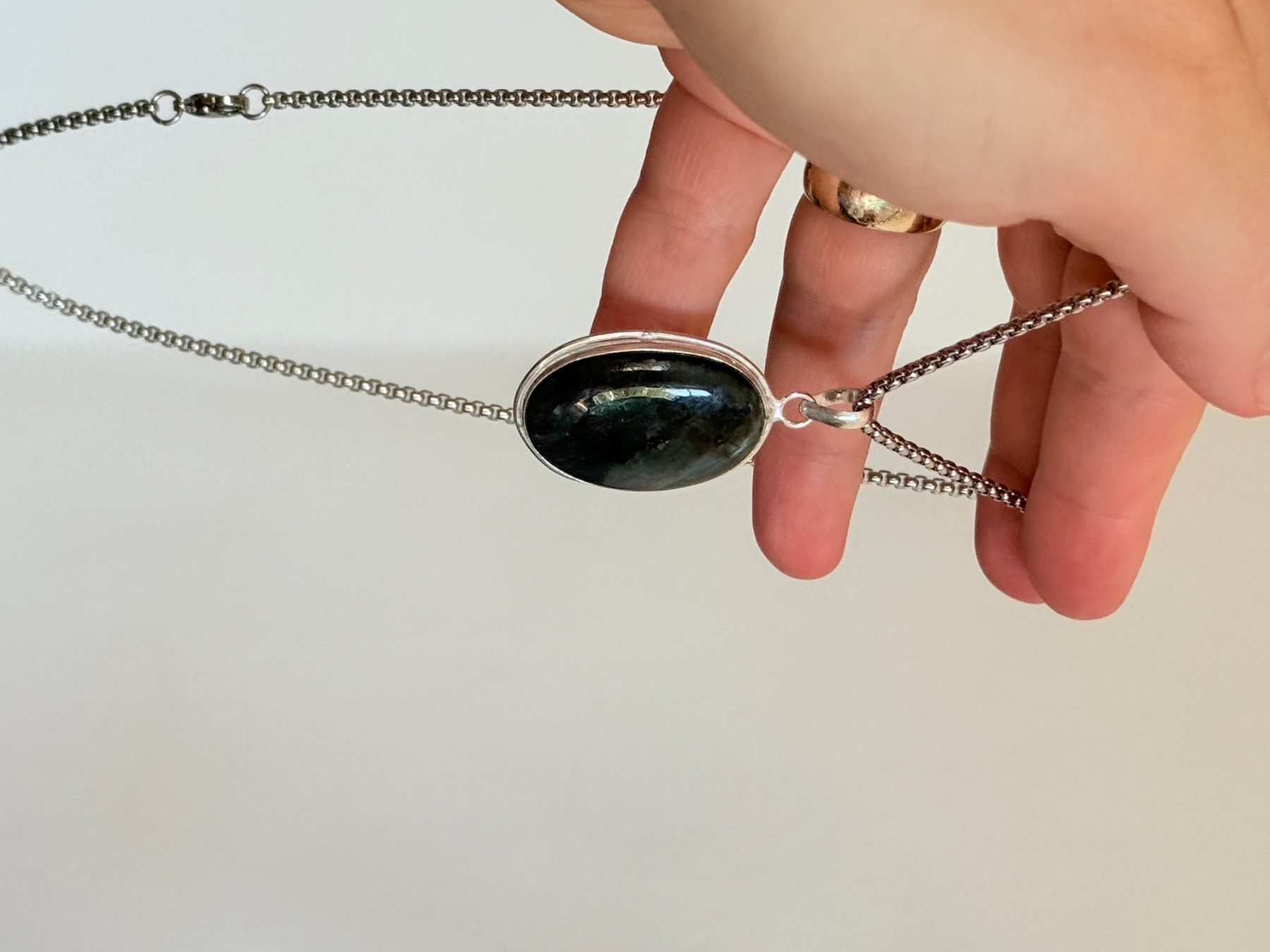Catenine: Collier vintage avec pendentif pierre Labradorite – Nuovo e nell'imballaggio originale da Genève venduto da AWWA 8