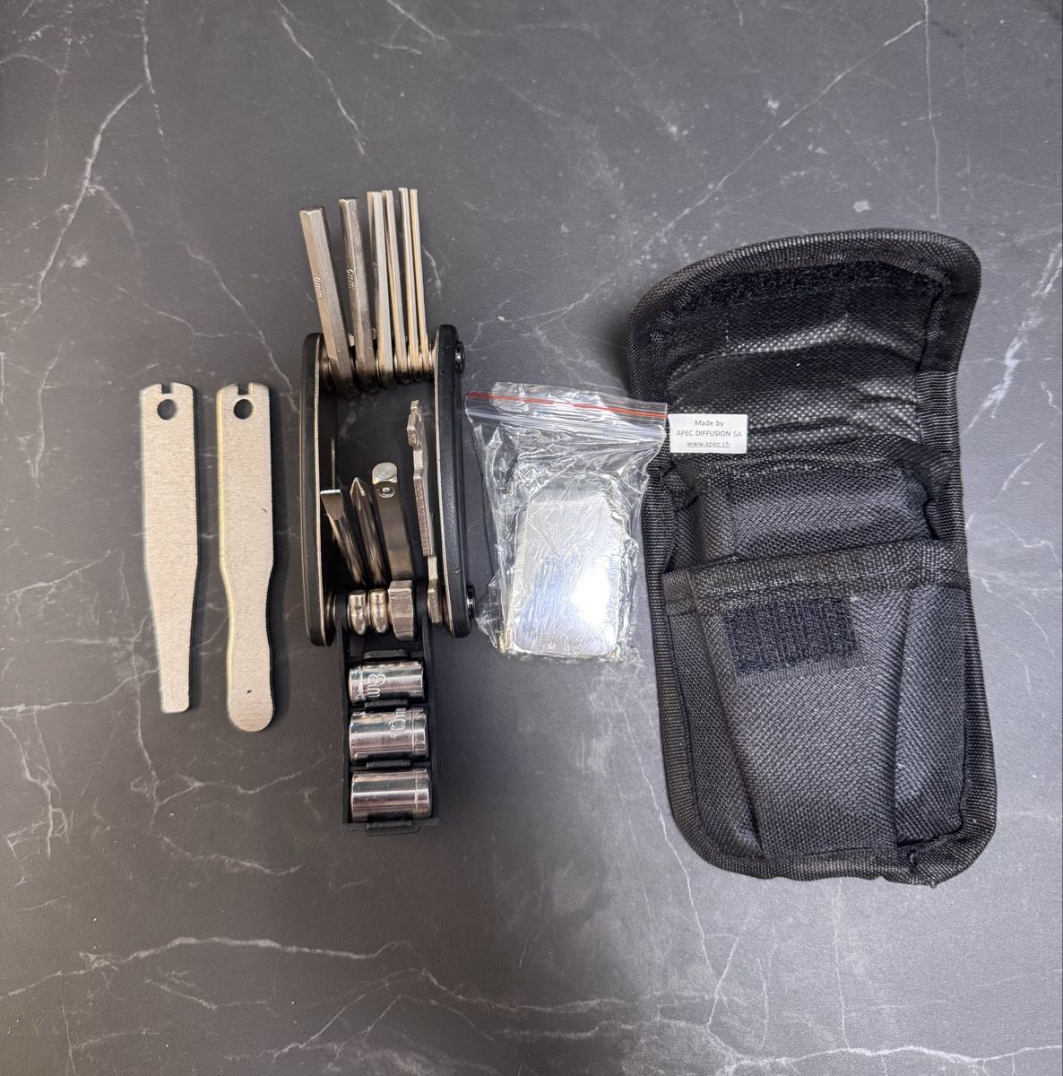 Alle Werkzeuge: Outil multifonction vélo dans son étui-accessoire vélo – Neu und originalverpackt aus Meyrin von cak_5np9