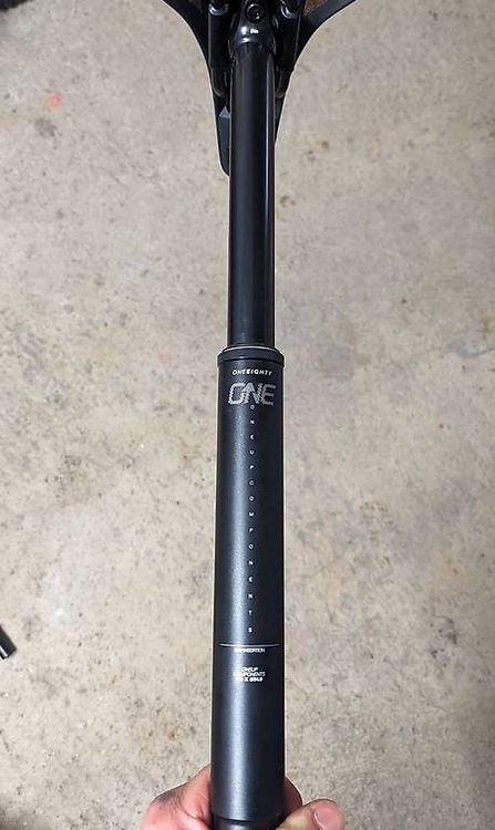 CatEye Halter Für Sattelstütze – Für TL-LD300G & LD260G, Kunststoffschiene, Schwarz, Maße 10 X 5 X 3 Cm