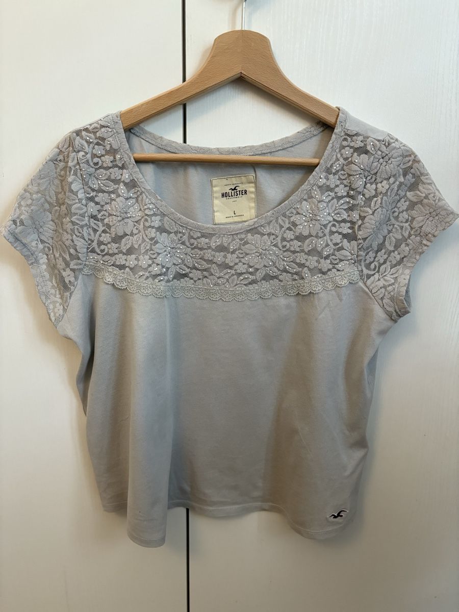 Hollister T-shirt: Hollister Lace Trim – Usato da Chêne-Bougeries venduto da emma.li