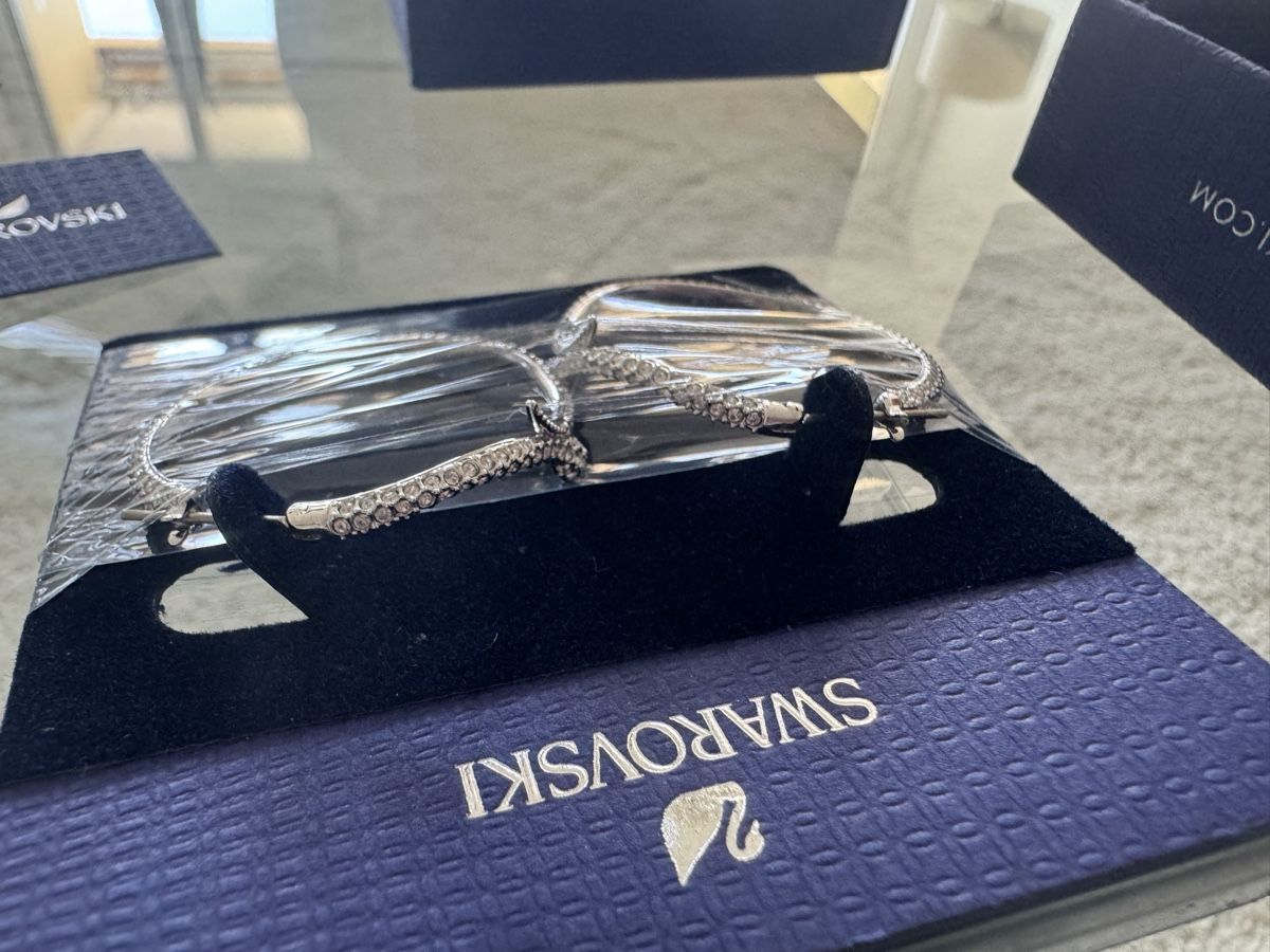 Swarovski Ohrringe & -stecker: Swarovski Ohringe, Schlangenmuster 💜. Neu.  – Neu und originalverpackt aus Zürich von Anilein_9989 4