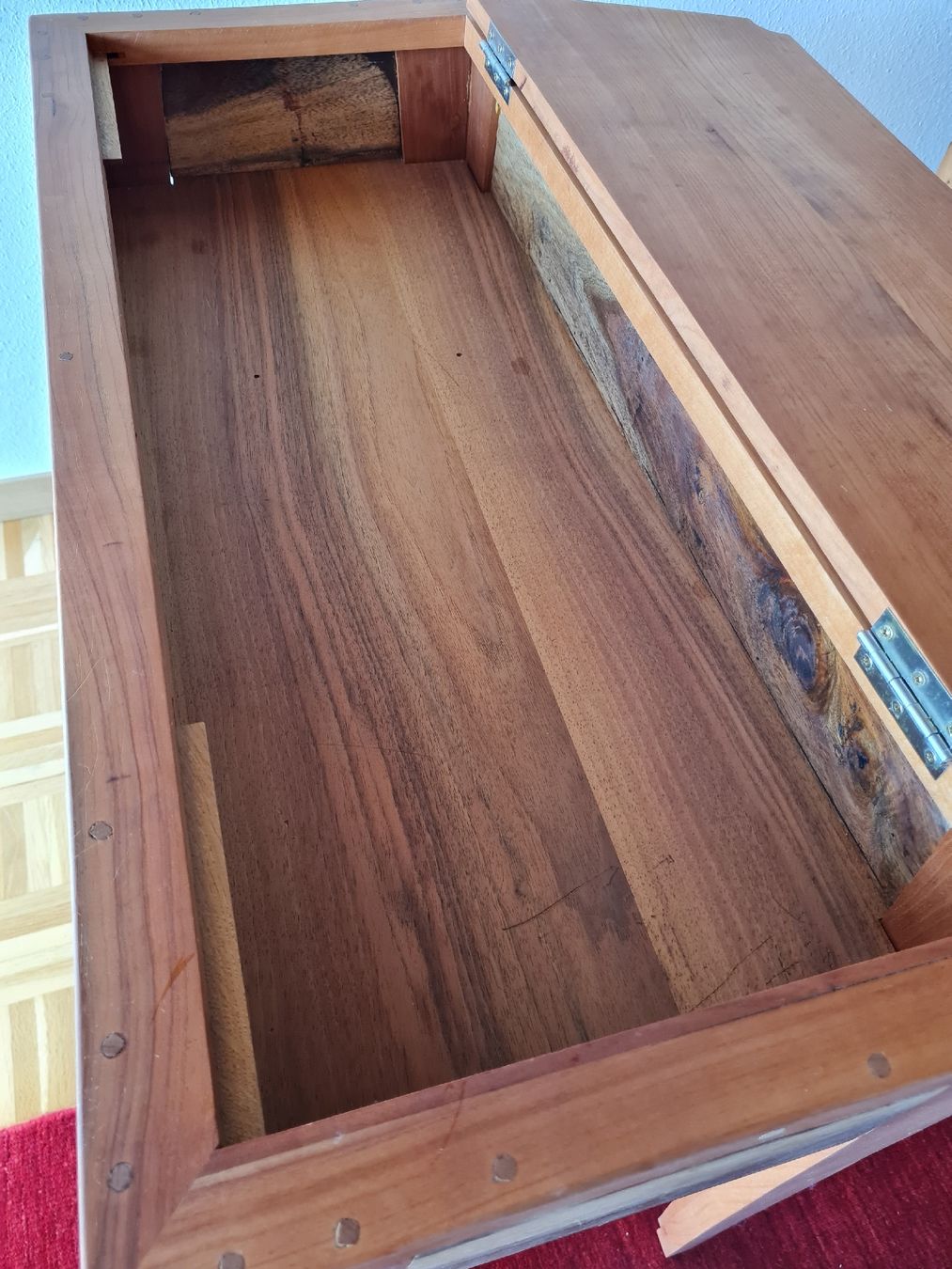 Tische: Beistelltisch mit Klappdeckel – Gebraucht aus Maur von Tashi010 5