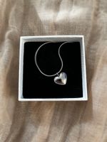 Silberkette mit Herzanhänger, neuwertig, ideales Geschenk