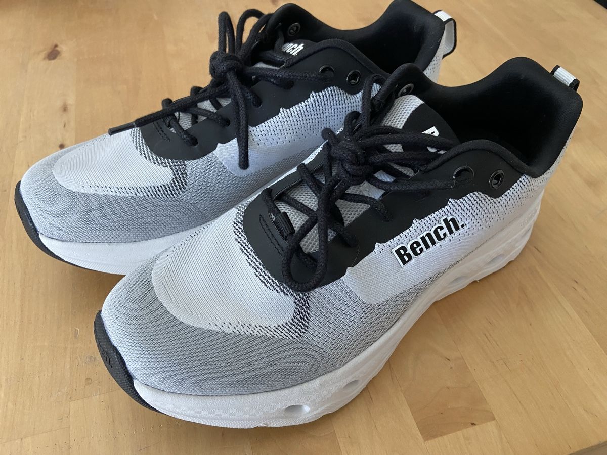 Bench Scarpe da donna: Bench Sneaker grau schwarz – Usato da Binningen venduto da Dodo21