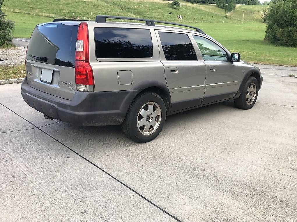 Volvo Automobili: Volvo V70 XC 2.4 T AWD – Usato da Horgen venduto da Mr.Murphy 1